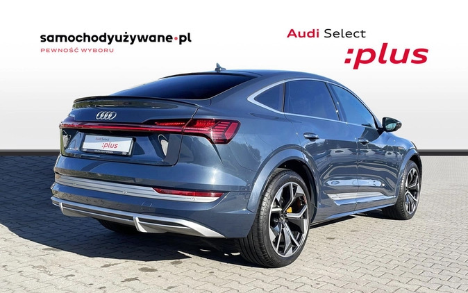 Audi e-tron cena 279900 przebieg: 11819, rok produkcji 2021 z Darłowo małe 742